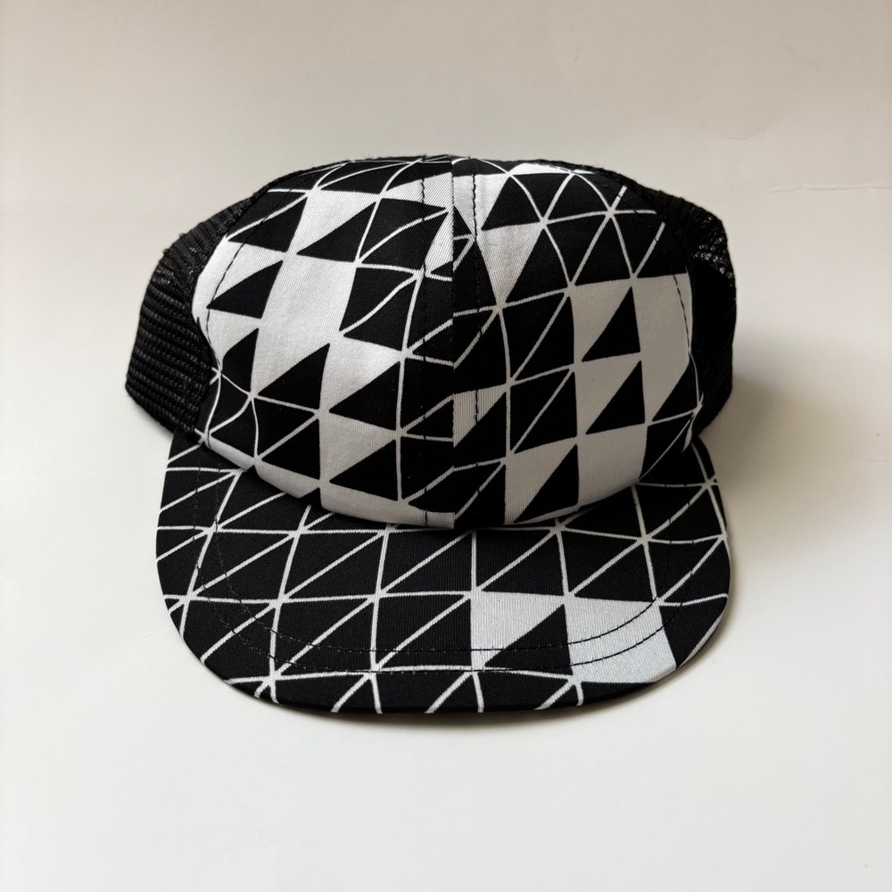 -George hats USA infant size trucker hat NWOT black and white abstract
